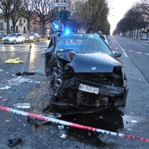 Torino, schianto all'alba: sei feriti, due sono gravi