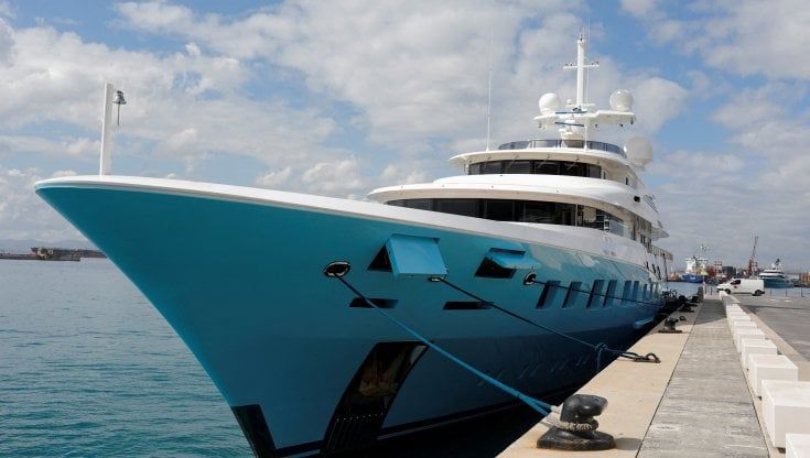 Axioma, il primo yacht sequestrato a un oligarca russo aggiudicato all'asta per 37,5 milioni