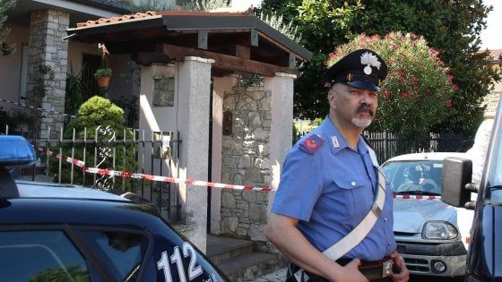 Brescia, tenta di uccidere moglie e figlia a martellate: arrestato, ammette: "Volevo incendiare la casa"