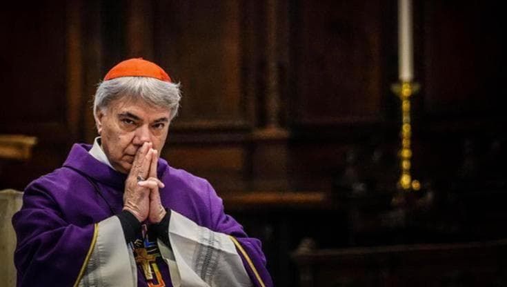 Il cardinale Battaglia benedice la “maglia del secolo” del Napoli: la preghiera per squadra e città
