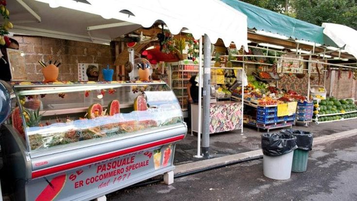 Pasquale il cocomero speciale: “Quest’anno non apriremo”. Via Portuense piange lo storico chiosco