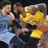 Basket, Nba: Memphis sgambetta i Lakers, Houston sbanca Boston all'overtime