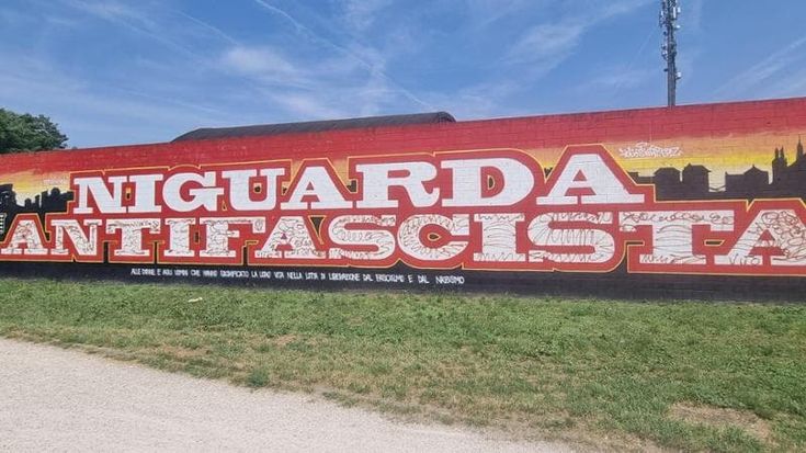 Vandalizzato il maxi murale “Niguarda antifascista”: il quartiere già al lavoro per il restauro