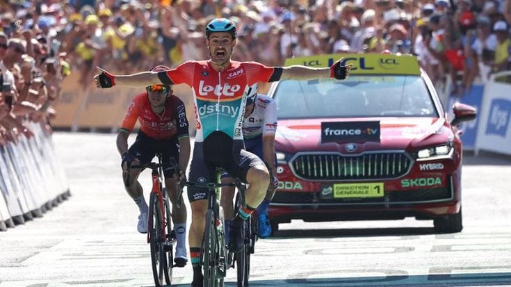 Tour de France, il giorno delle fughe premia Campenaerts. I big riposano in vista della Bonette