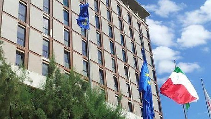 Covid, in Sardegna pranzo in hotel con politici e dirigenti regionali: è polemica. La Lega si dissocia, interrogazione M5S