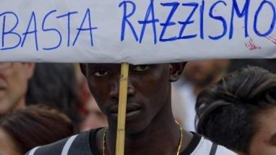 Violenza e intolleranza, 15 casi in due mesi. Un morto e 12 feriti, quasi tutti migranti colpiti con pallini 