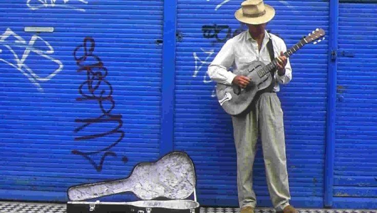 Todos artistas, ma senza una lira