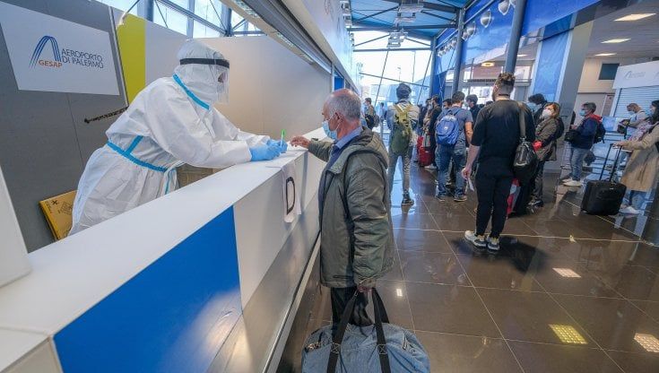 Ordinanza di Musumeci: obbligo di tampone per chi arriva da Regno Unito e Germania