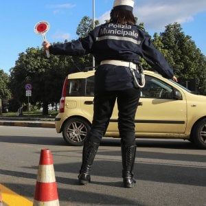 Roma, auto contro moto sulla Magliana. Morto il motociclista, coinvolto mezzo Atac