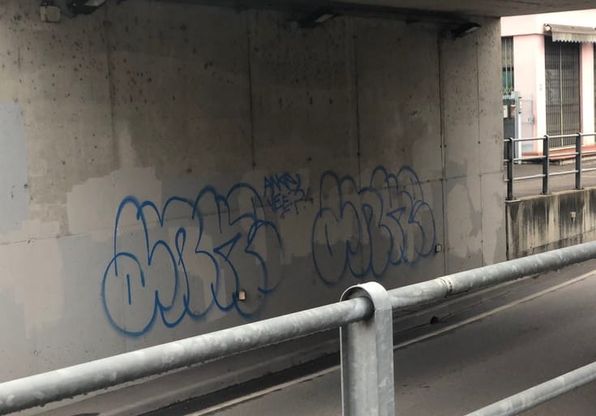 Parma, la Procura avverte i vandali: "Le scritte sui muri sono un reato"