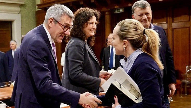 Il Primo Maggio inedito del governo. Il Cdm approva il decreto Lavoro, ma la premier diserta la conferenza stampa e si affida a un video