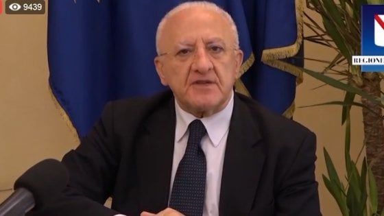 De Luca saluta gli "amici della civilissima Mondragone" dopo le contestazioni a Salvini
