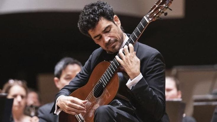Pablo Sainz-Villegas a Bari: la leggenda vivente della chitarra debutta al teatro Petruzzelli
