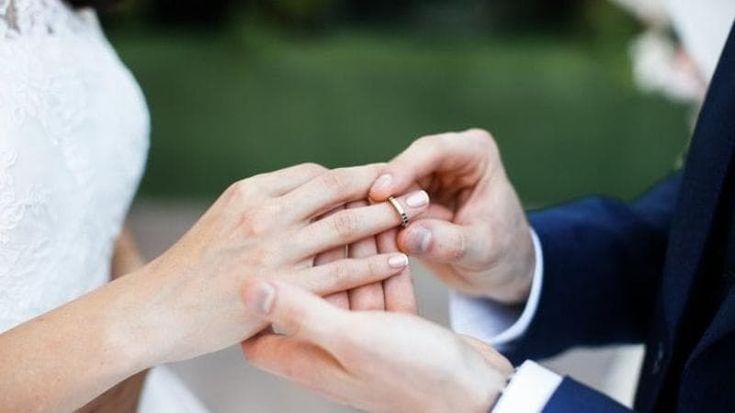 Il matrimonio da sogno smascherato dal testimone: lei era già sposata (ma il marito non lo sapeva)