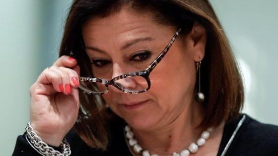 Autostrade, De Micheli: "Decideremo fra 15 giorni". E su Alitalia: "In settimana avvio del piano industriale"