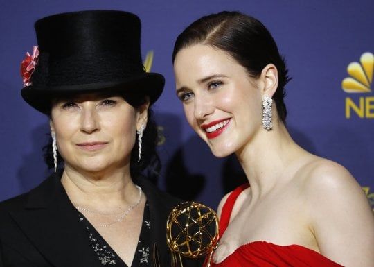 Emmy Awards 2018, la meravigliosa notte di Mrs Maisel: cinque premi alla serie Amazon. Il "Trono di spade" miglior serie drammatica