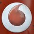 Vodafone chiude l'anno con profitti in calo