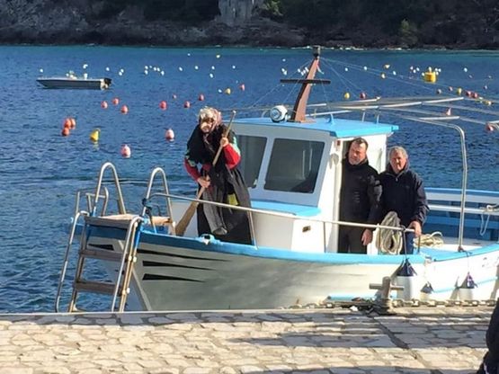 Palinuro, la befana arriva dal mare e i Re Magi con i cammelli 