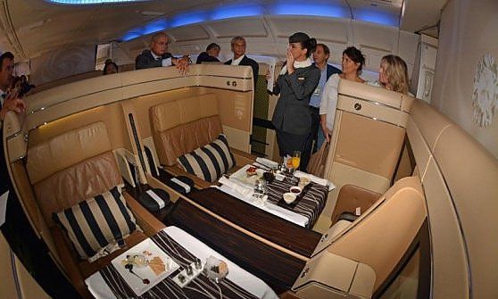 Etihad recluta hostess a Torino, tra i benefit una casa a Abu Dhabi