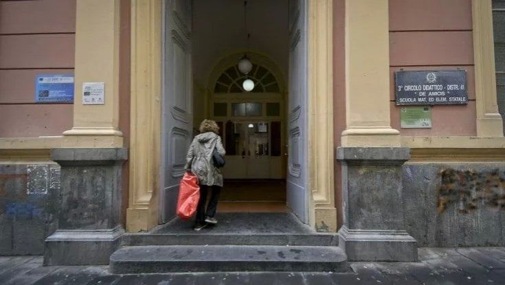 Scuola, l'accorpamento De Amicis-Baracca di Napoli arriva in Parlamento
