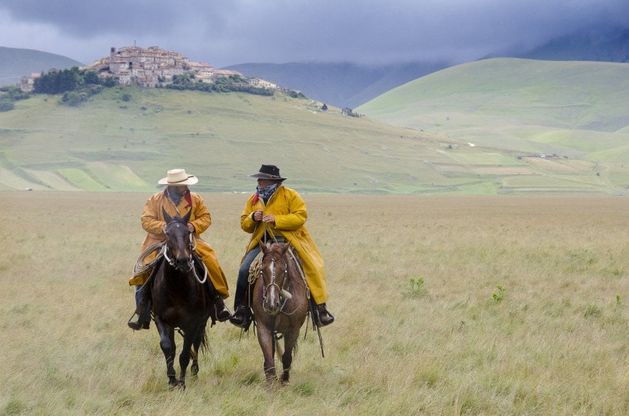 A Castelluccio di Norcia, con i cowboy del terremoto