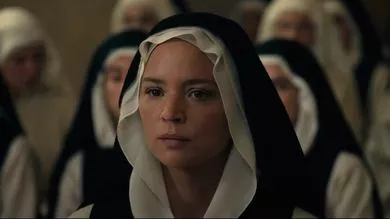 Suora, lesbica e Santa. "Benedetta", il film scandalo di Cannes, è ...