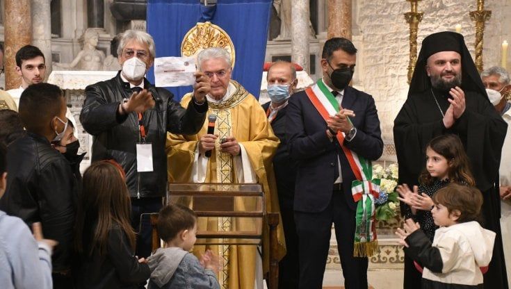 Festa di san Nicola, sorteggiati i pescherecci: il "Santos" porterà la statua del santo per mare