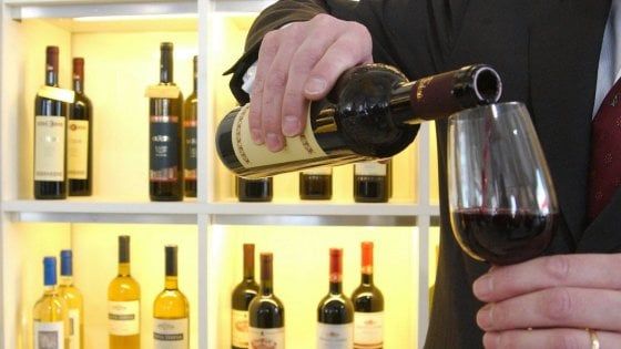 Vino italiano in crescita al traino delle bollicine