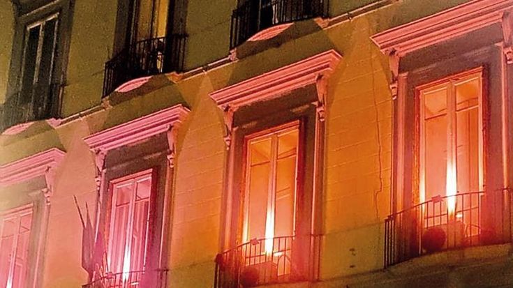 Femminicidi, Napoli si mobilita: “Rossetto rosso sulla guancia per Giulia Cecchettin”. E “un minuto di rumore” in largo Berlinguer