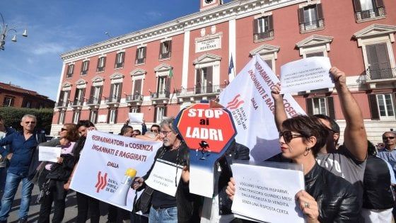 Popolare di Bari, altre due inchieste. I commissari in banca: "Nessun rischio per i conti correnti" 
