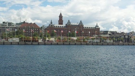 Una donna ebrea di 60 anni è stata accoltellata a Helsingborg, in Svezia: è in gravi condizioni 