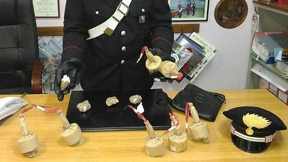 Brindisi, 17enne nasconde la droga nell'astuccio della scuola: arrestata con il padre