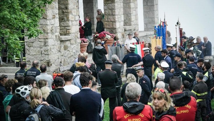 Mottarone, nel giorno del dolore si riaccende lo scontro tra famiglie per il piccolo Eitan
