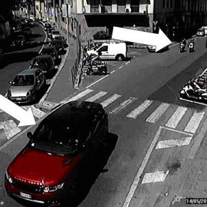 Rubano rolex a un automobilista fermo a un semaforo