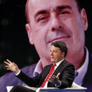 Renzi attacca il Pd: "Credevo fossero riformisti ma vanno solo a rimorchio dei grillini". Zingaretti:  combatta gli avversari, non gli alleati