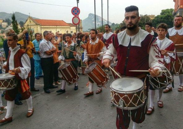 Carlo V rivive nel corteo di Cava dei Tirreni