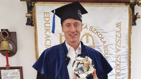 Bayern, Lewandowski si laurea: la tesi è su se stesso