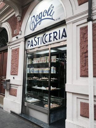 Roma, le botteghe storiche dell'Esquilino