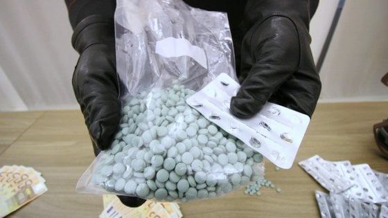 Milano: spacciavano davanti alle scuole pasticche di ossicodone, farmaco per malati terminali