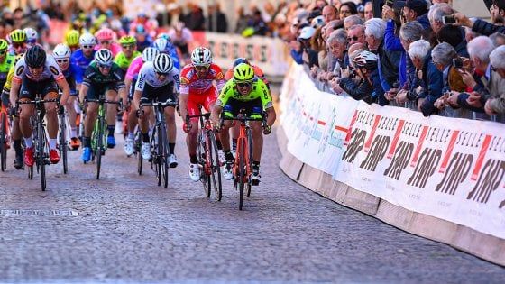 Ciclismo, Coppi&Bartali: sprint di Velasco. Hamilton ancora leader