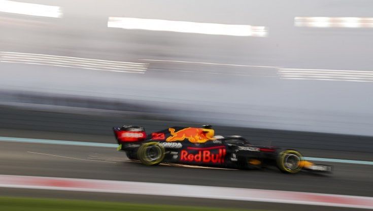 F1, gp Abu Dhabi: Verstappen firma l'ultima pole della stagione. Hamilton secondo