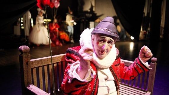 È morto Bobò, il gesto e l'anima del teatro di Pippo Delbono 