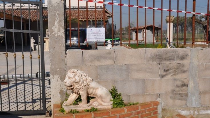 Latina, sequestro per sei villette abusive: erano la base del clan Di Silvio