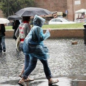 Maltempo, allerta si sposta a Centro-Sud. Interrotti collegamenti, Capri isolata