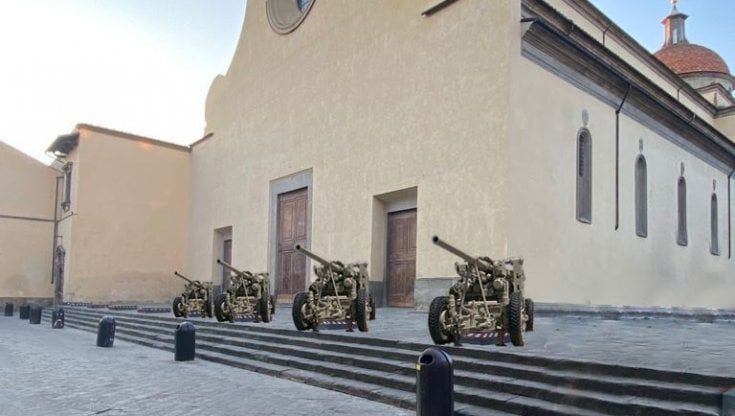 Santo Spirito, polemiche e sfottò social sui blocchi di cemento