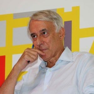 Pisapia: "Pd non è il mio nemico. L'abbraccio a Boschi? Polemica inutile"
