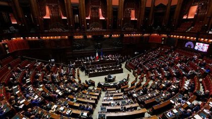 Dfp, via al voto. Giorgetti: “Flessibilità per gli aiuti. Sullo scostamento decide il Parlamento”