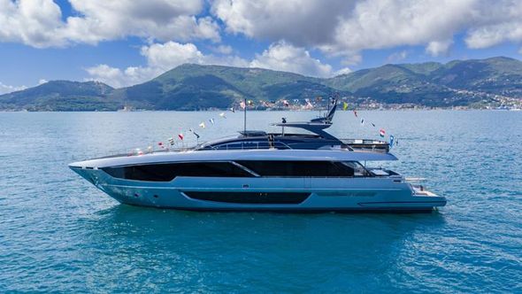 Battesimo del mare per il Riva 102 Corsaro Super del pilota Leclerc