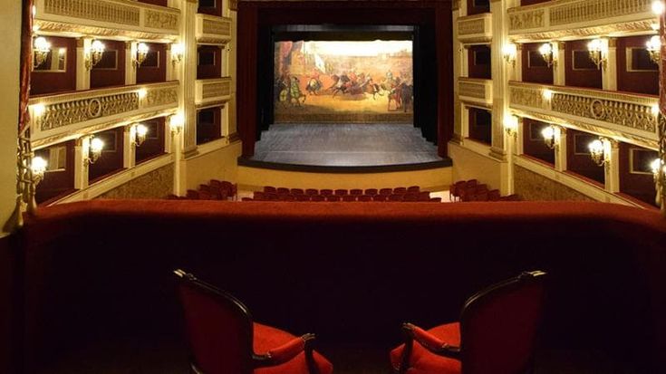 Via dal teatro perché il figlio disabile infastidiva il pubblico, per la famiglia ingressi gratuiti al Piccinni: “La musica è di tutti”