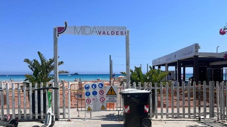 Lavori a rilento sulla spiaggia di Mondello, la società Italo Belga avvisa gli abbonati